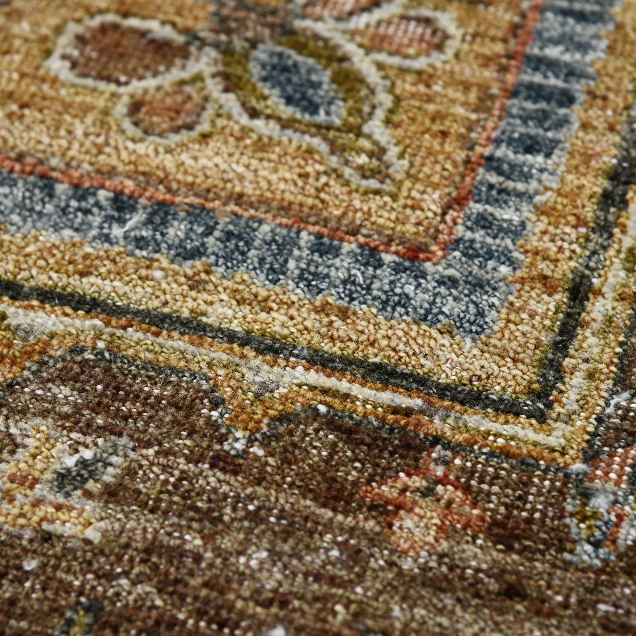 Amer Rugs MIL-4 Milano Classic Medallion Area Rug - Image 2