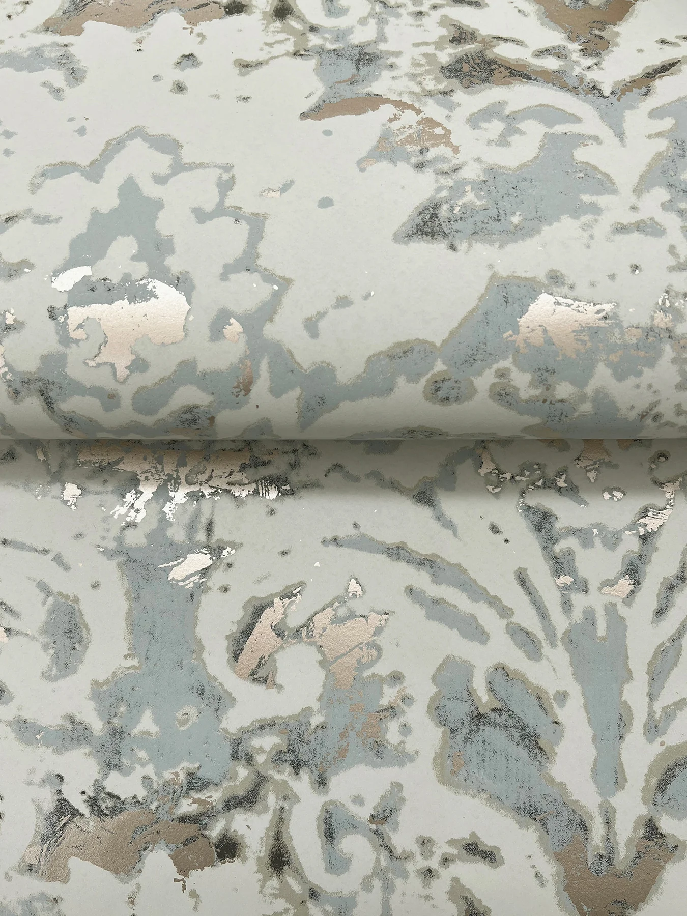 Candice Olson DF3331 Velvet Crush Damask Taupe & Gold Wallpaper - Image 4