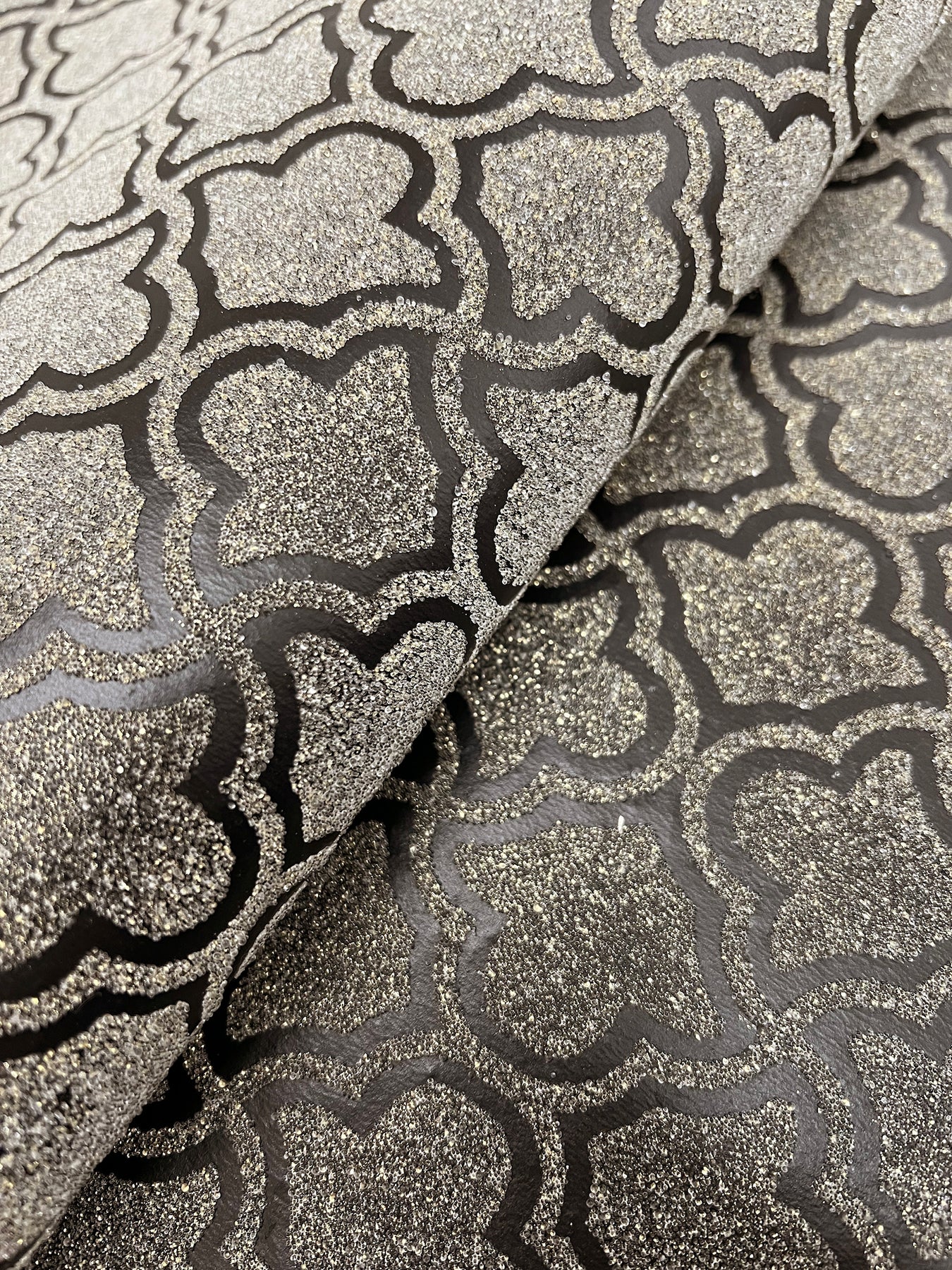 Candice Olson DF3336 Uptown Glam Black & Gold Wallpaper - Image 4