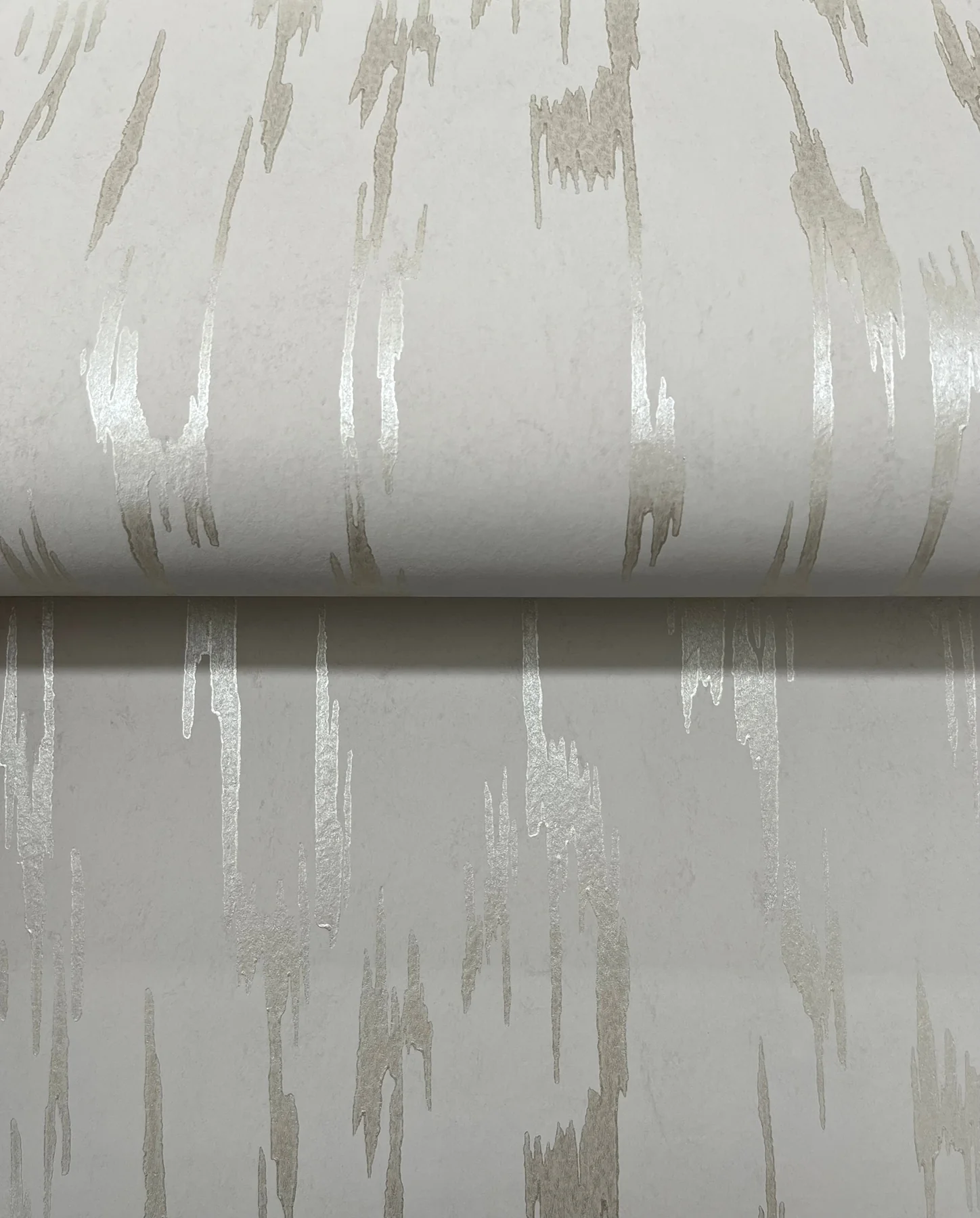 Candice Olson DF3362 Flowing Dark Taupe Wallpaper - Image 4
