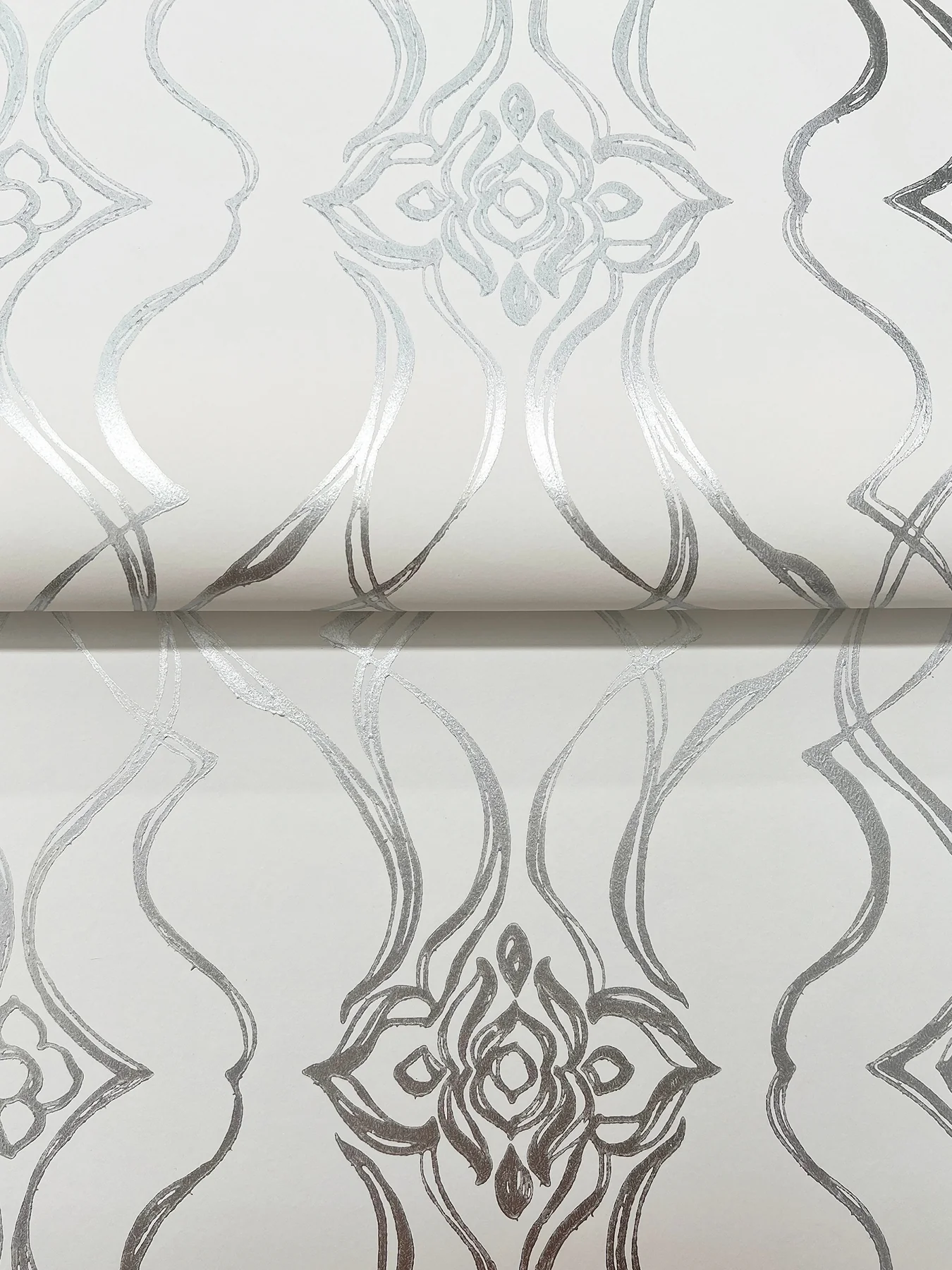 Candice Olson DF3373 Pirouette White & Silver Wallpaper - Image 4