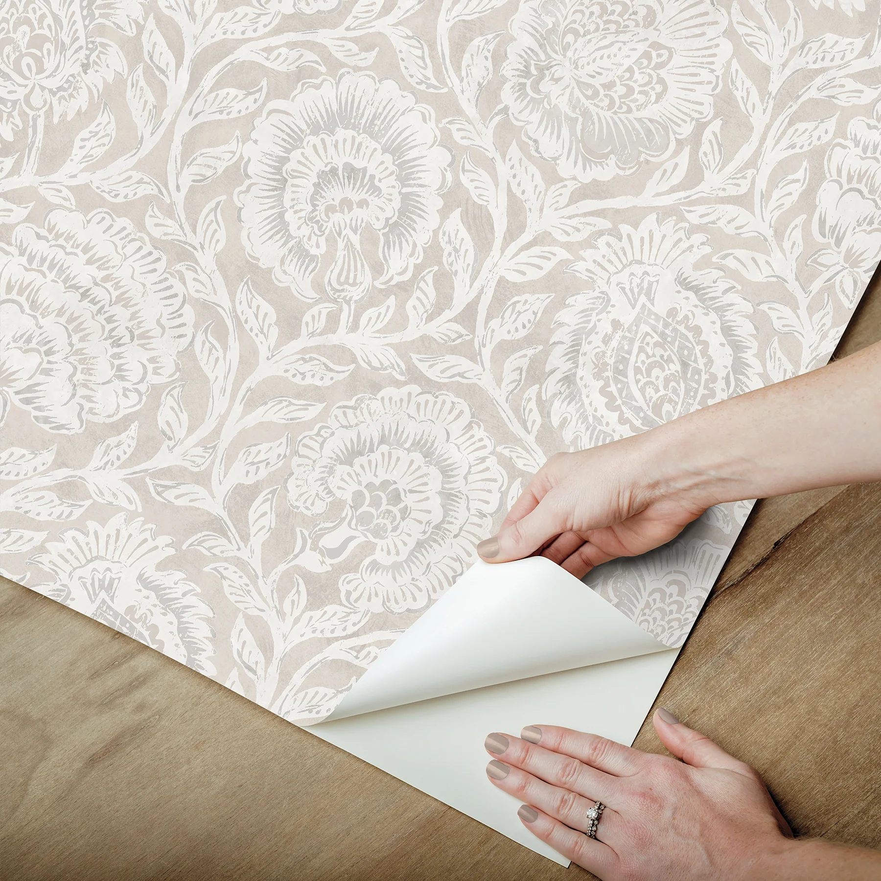 Nabela Noor Home NNS6507 Aliviya Wheat Peel and Stick Wallpaper - Image 3