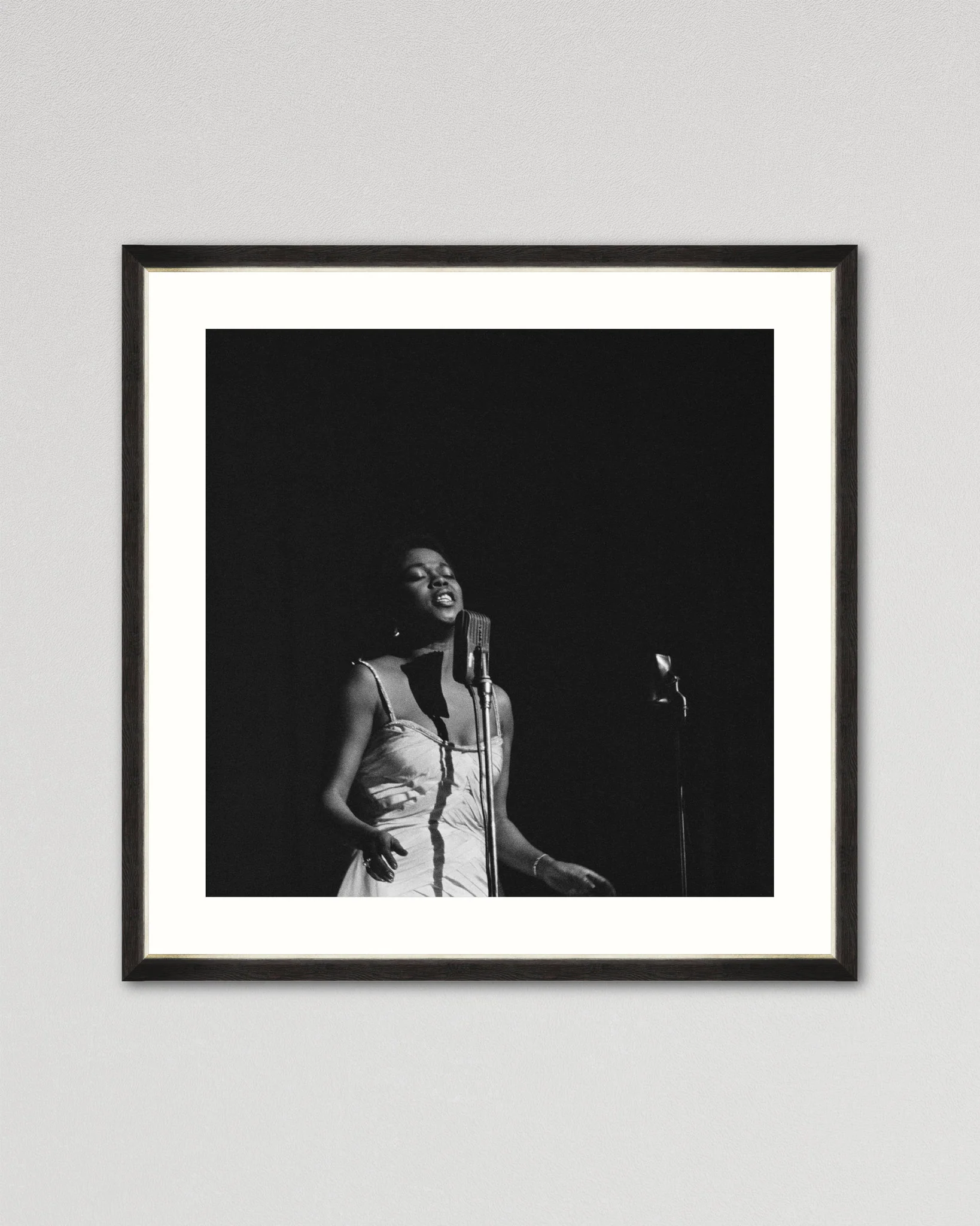 MindtheGap Sarah Vaughan II FA13977 Wall Art - Image 2