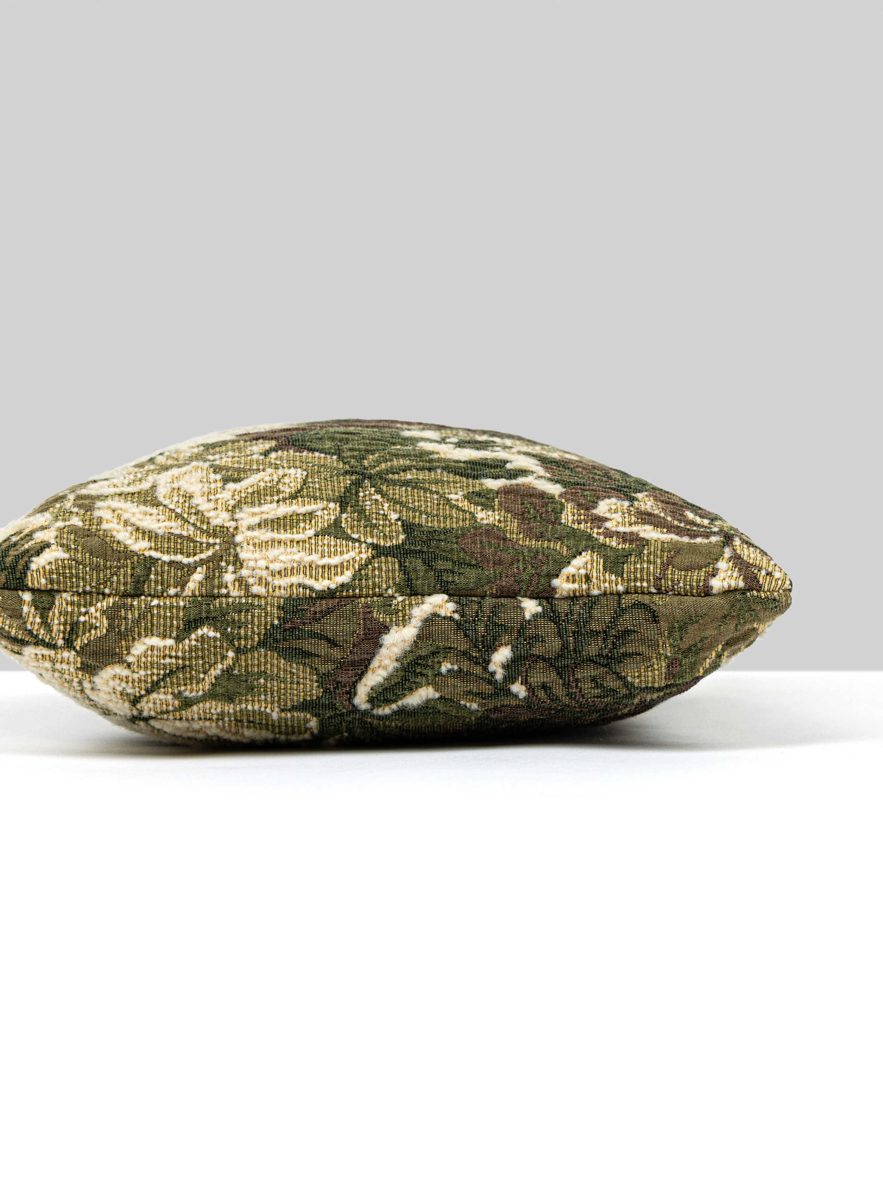 Scalamandre BZ 0036LBDK060C RIDGE EDGE PILLOW