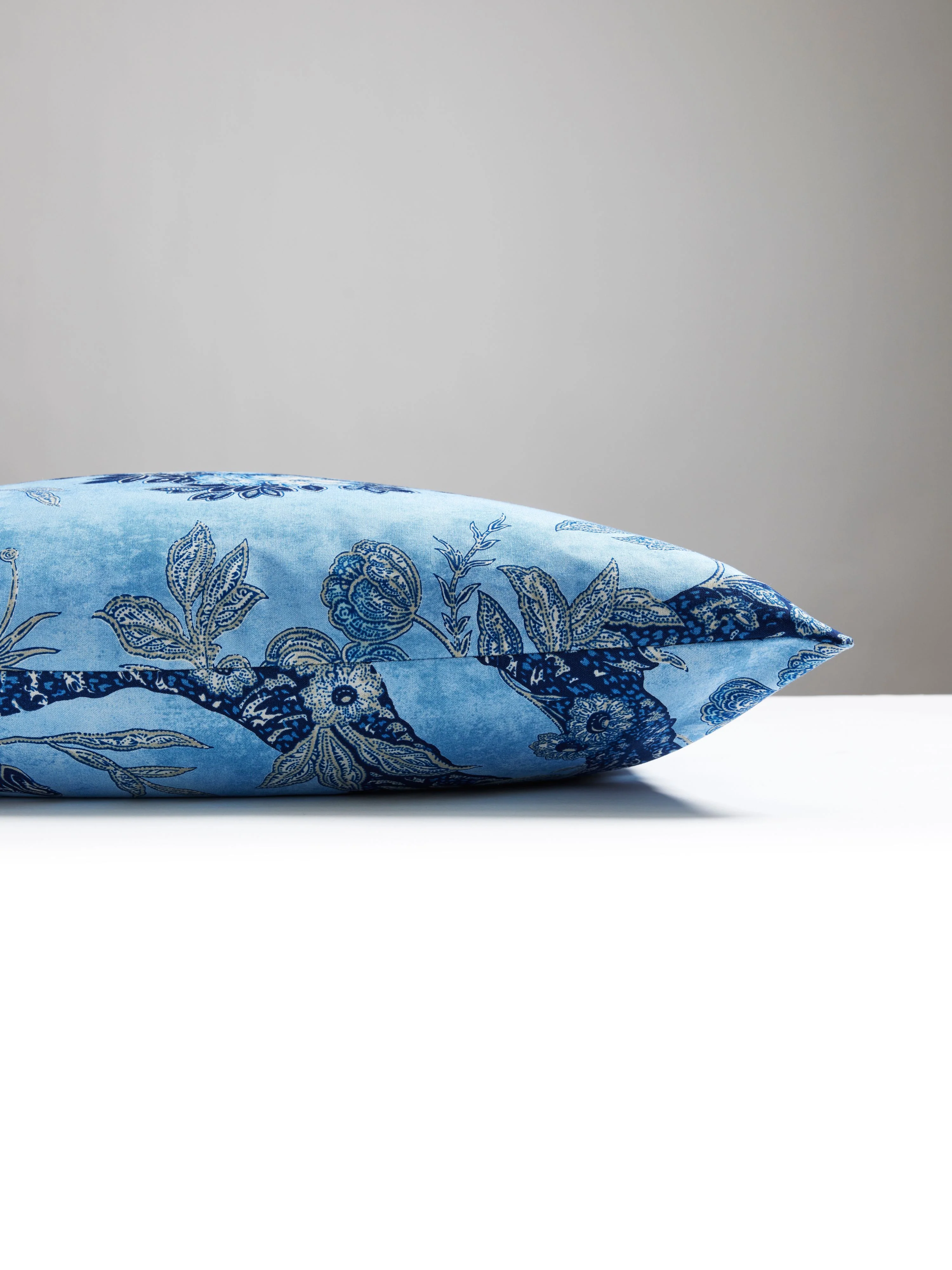 Scalamandre M7 0001SUMMPILL SUMMERHOUSE HILL PILLOW