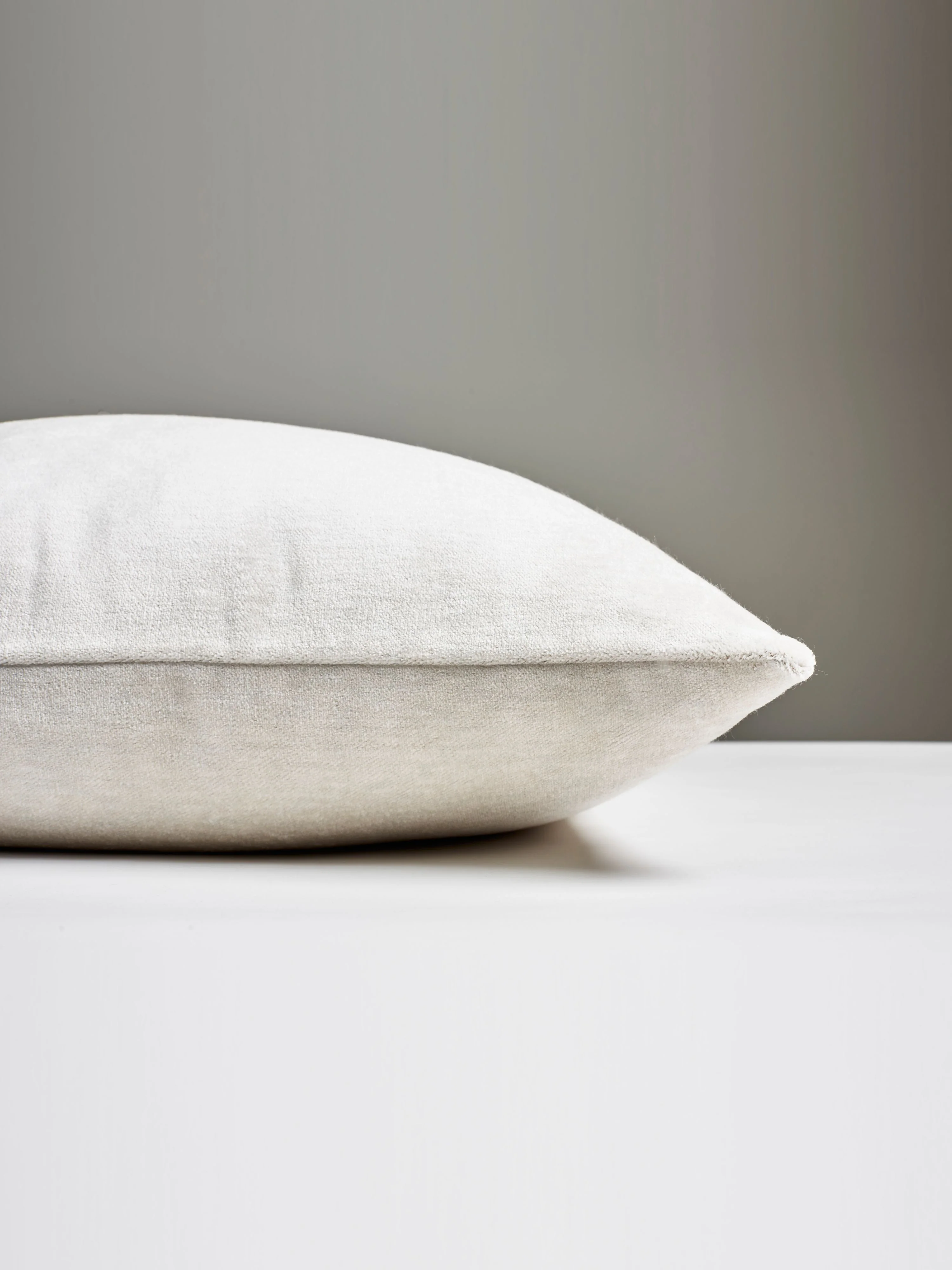 Scalamandre SC 0001BAYPILL BAY VELVET OUTDOOR PILLOW