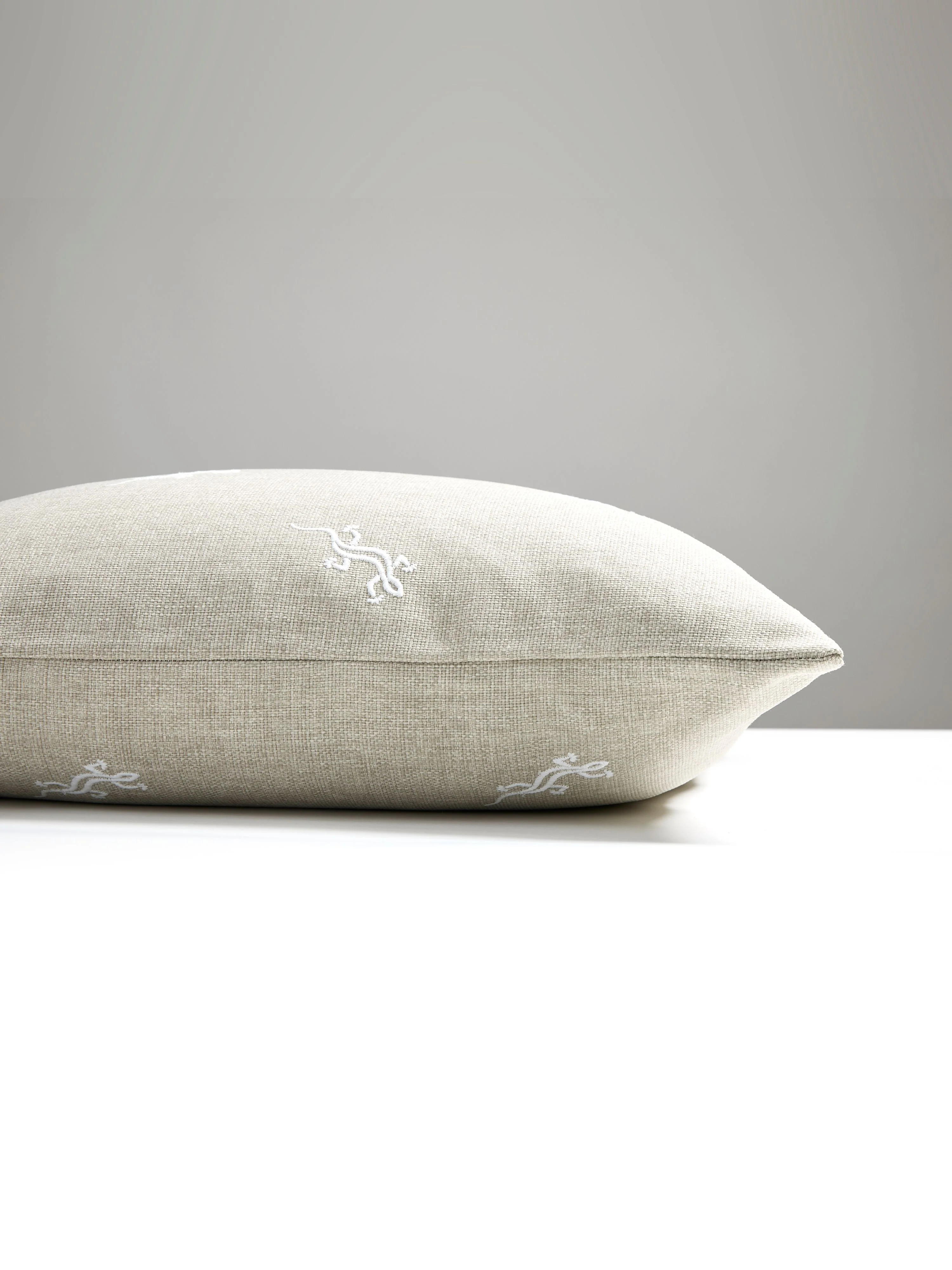 Scalamandre SC 0001LGECKPILL GECKO OUTDOOR PILLOW