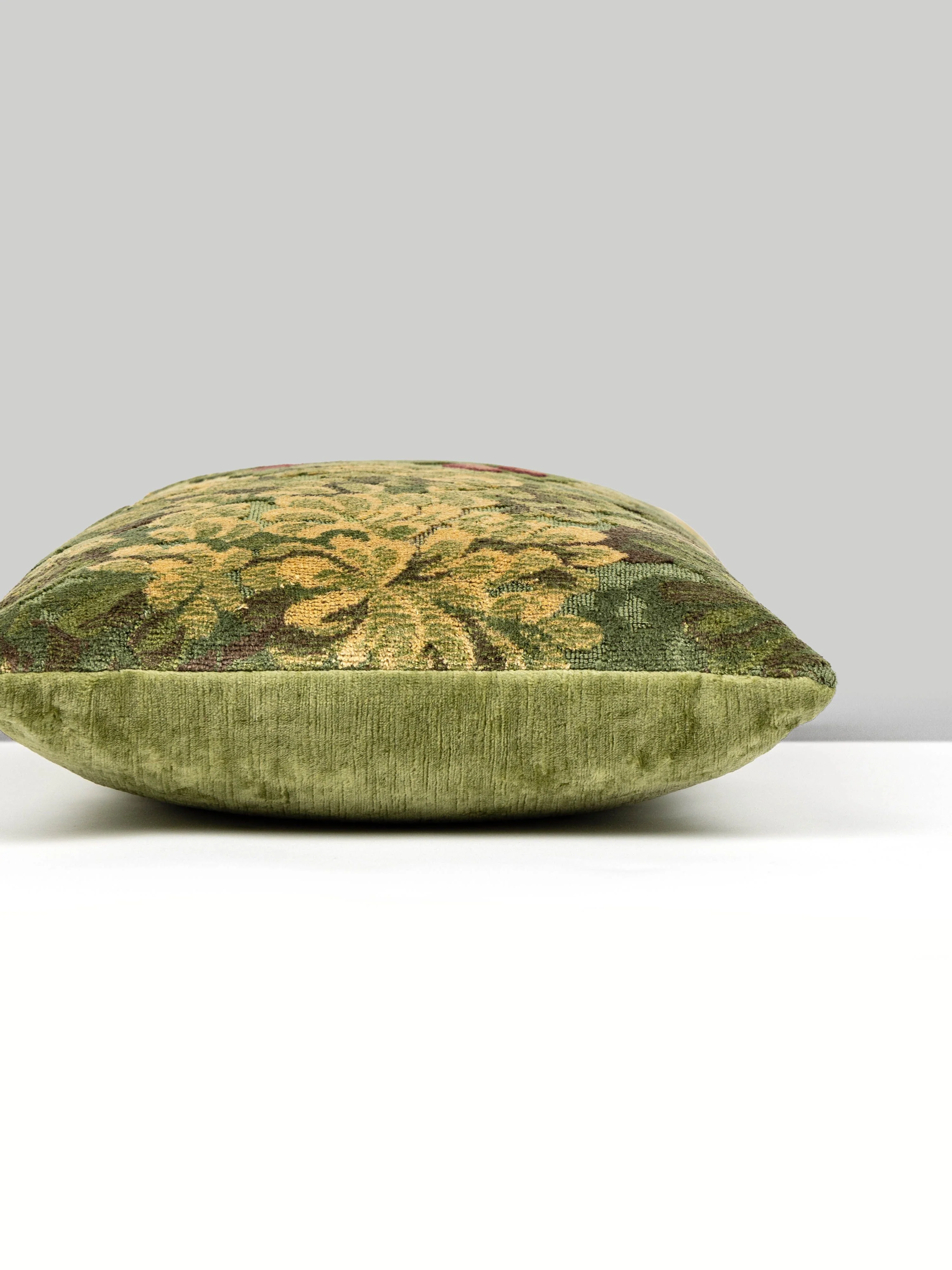 Scalamandre SC 0001MBDK26420 MARLY / COMO PILLOW