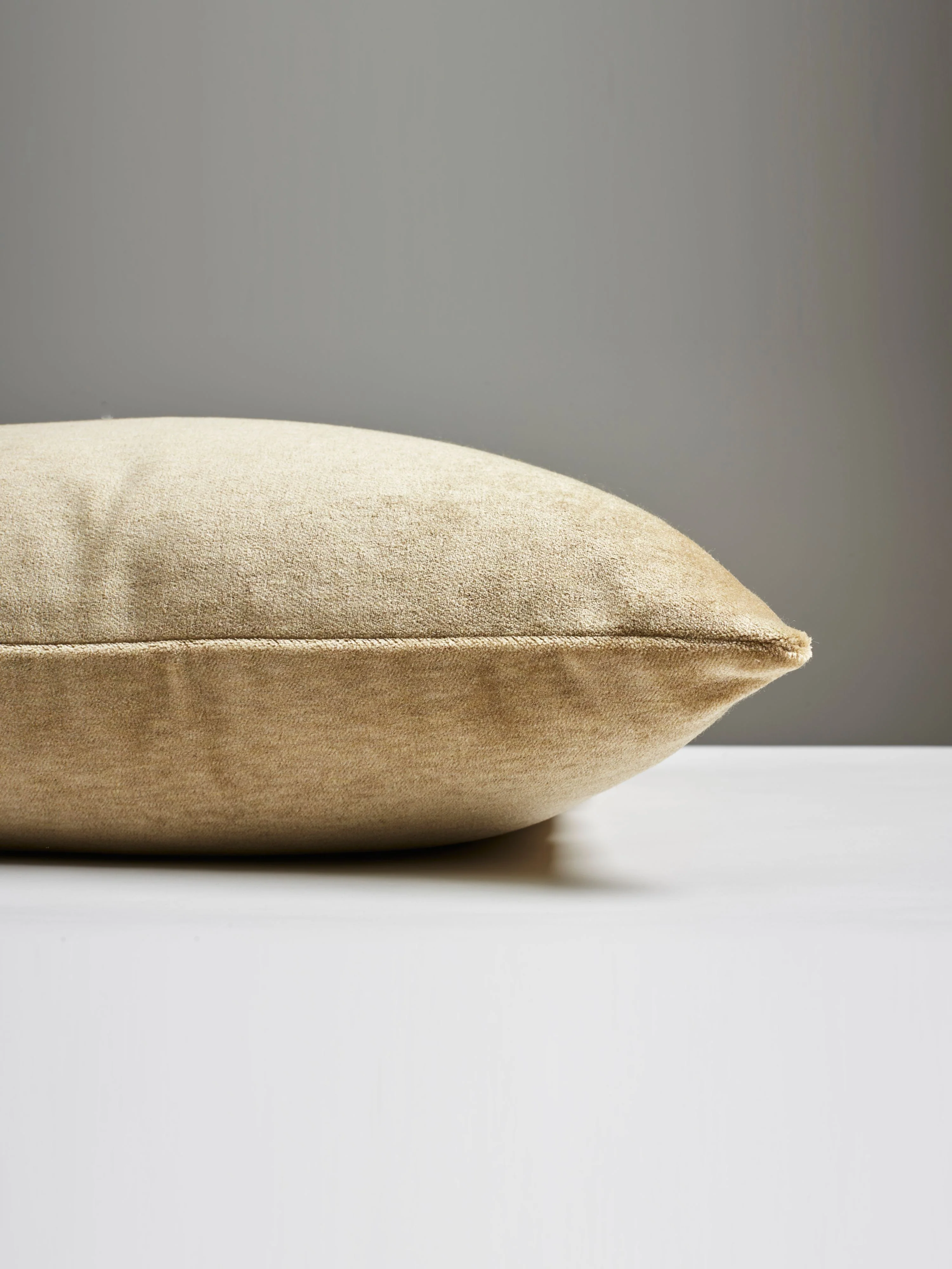 Scalamandre SC 0002BAYPILL BAY VELVET OUTDOOR PILLOW