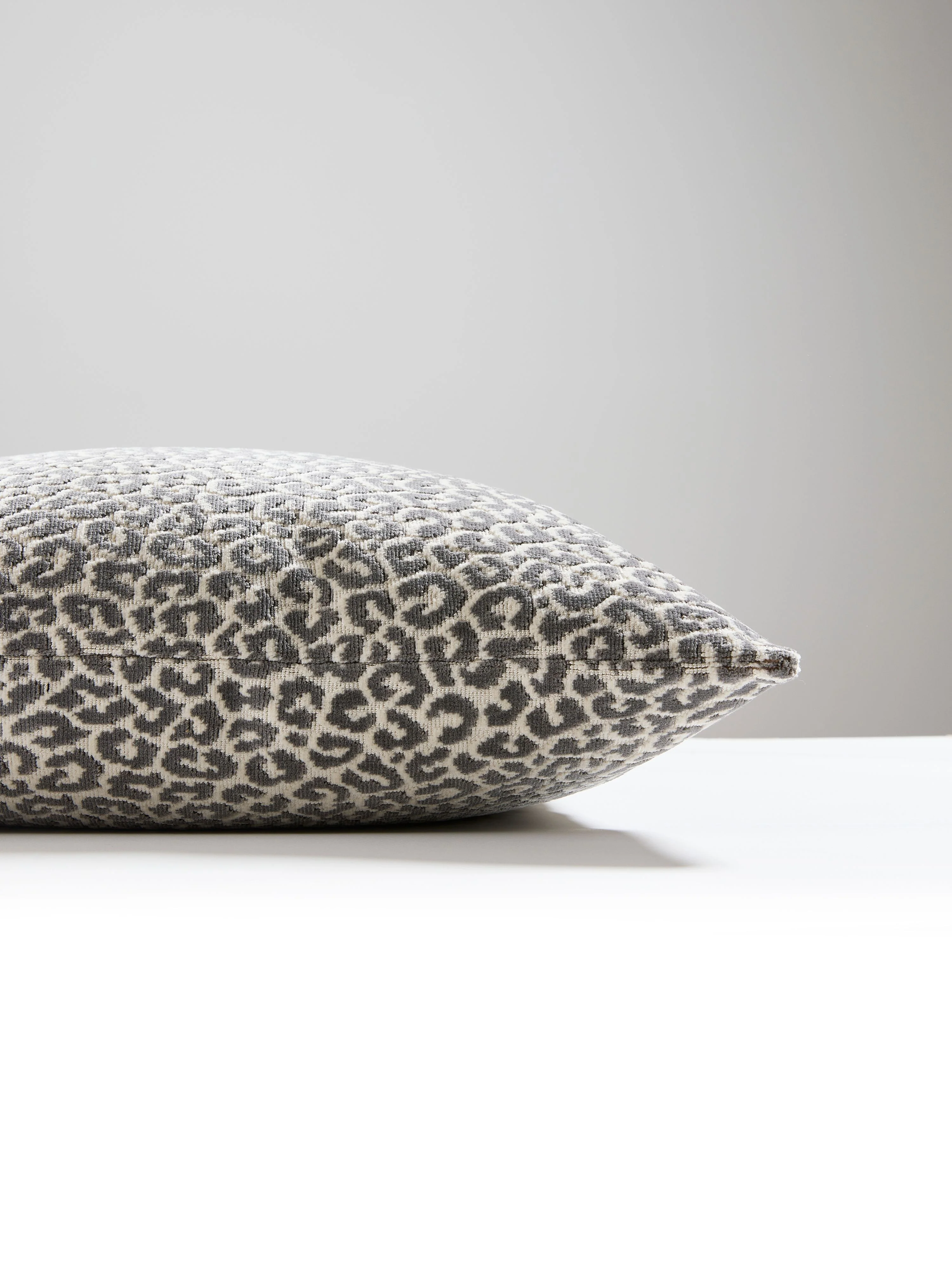 Scalamandre SC 0002SDDK27037 PANTHERA VELVET PILLOW