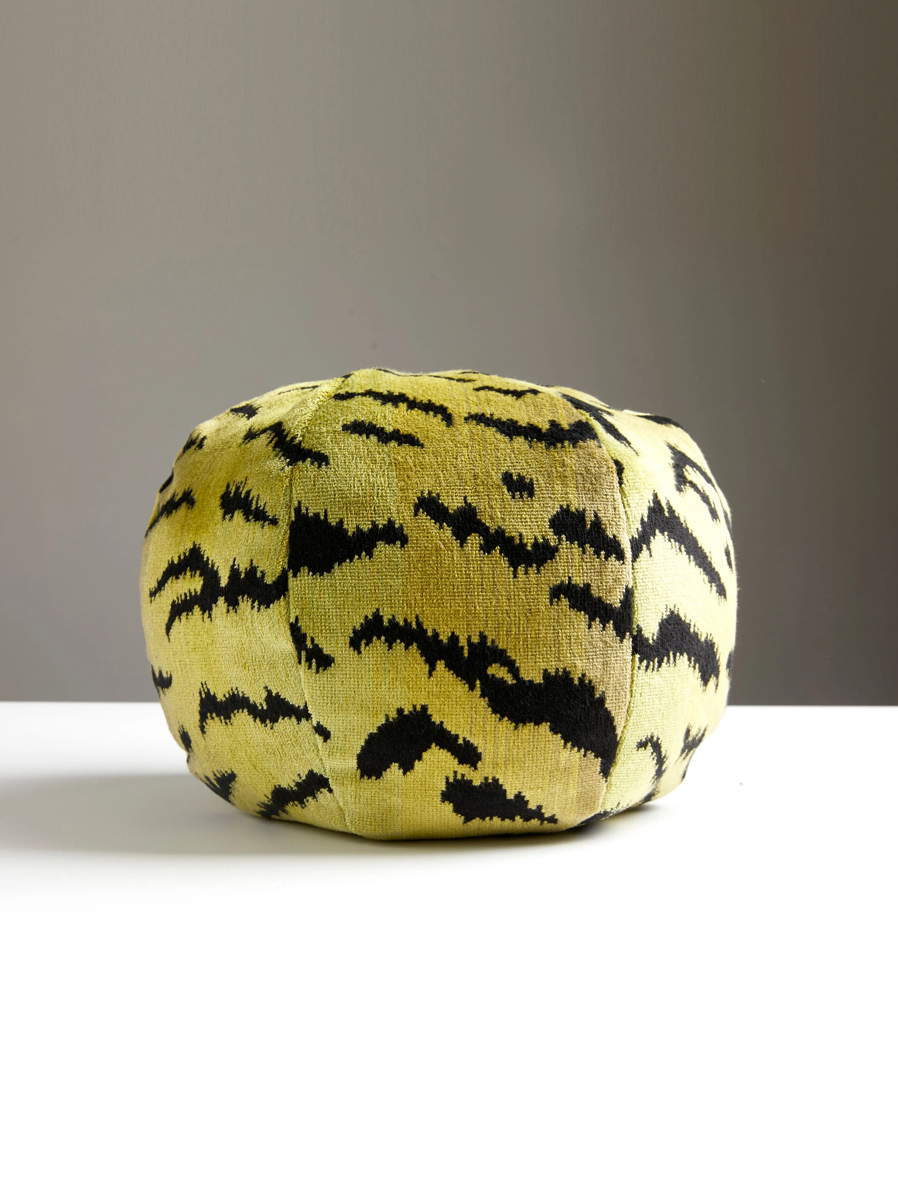Scalamandre SC 0002STIGRPILL TIGRE SPHERE PILLOW - Image 2