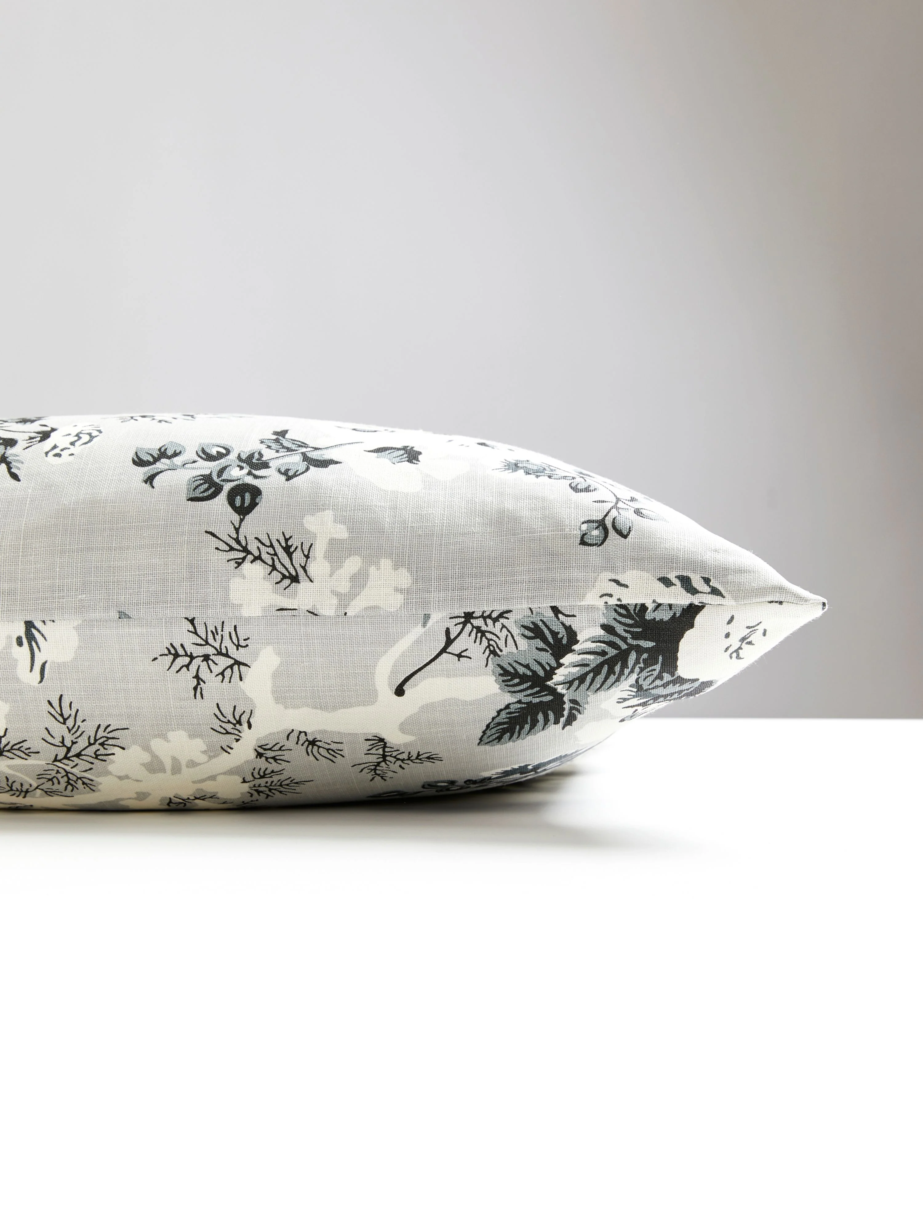 Scalamandre SC 0003ASCLPILL ASCOT LINEN PRINT PILLOW