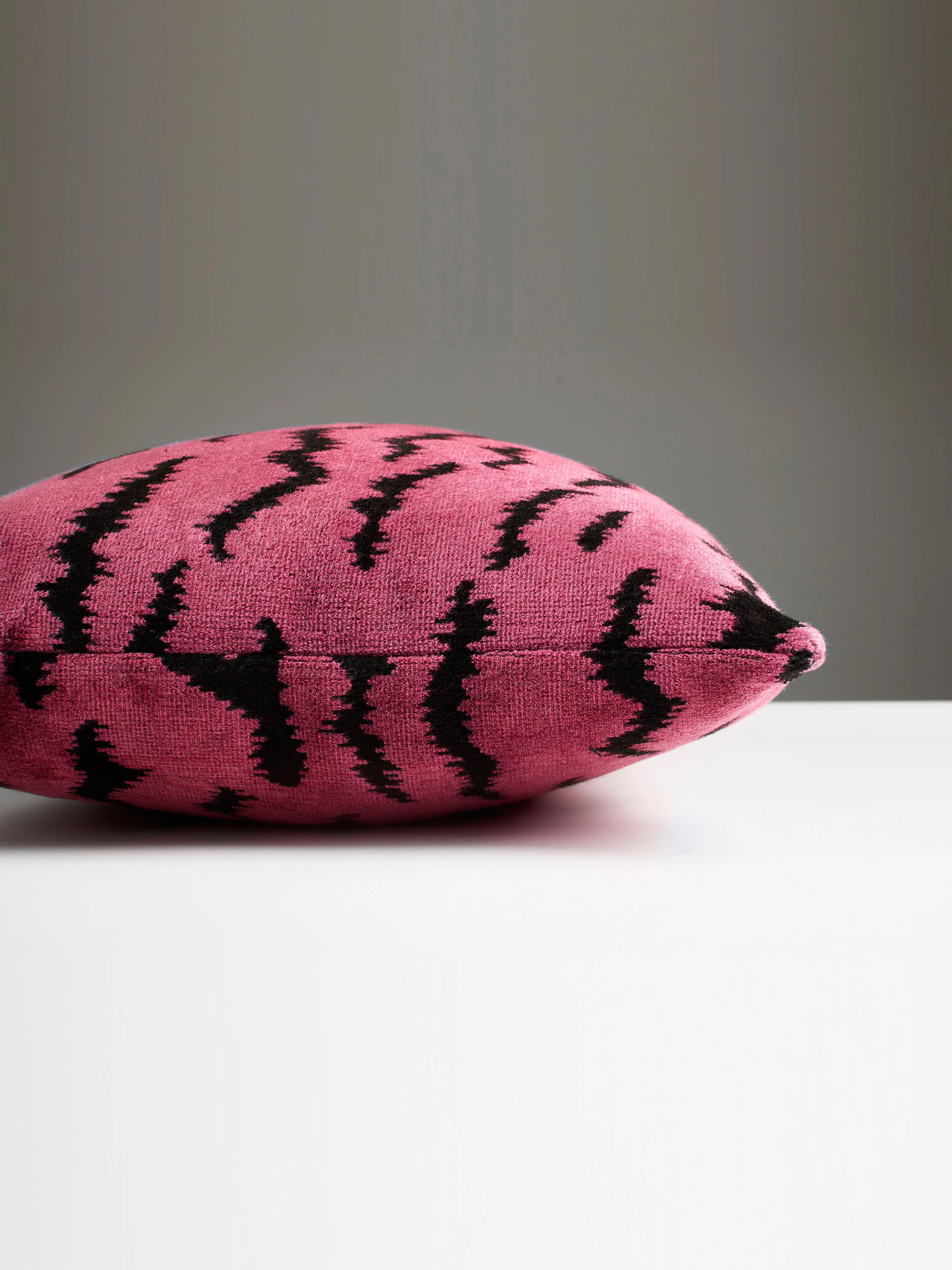 Scalamandre SC 0003LTIGRPILL TIGRE LUMBAR PILLOW