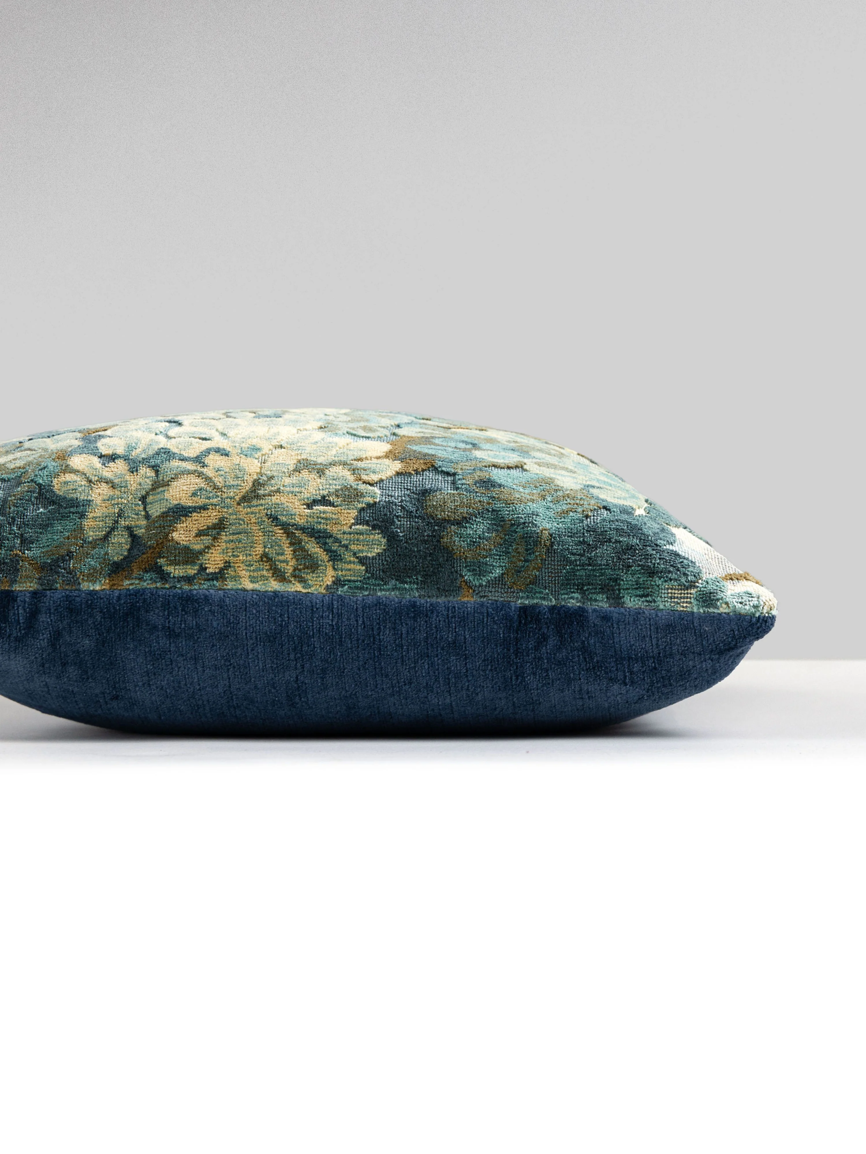 Scalamandre SC 0003MBDK26420 MARLY / COMO PILLOW