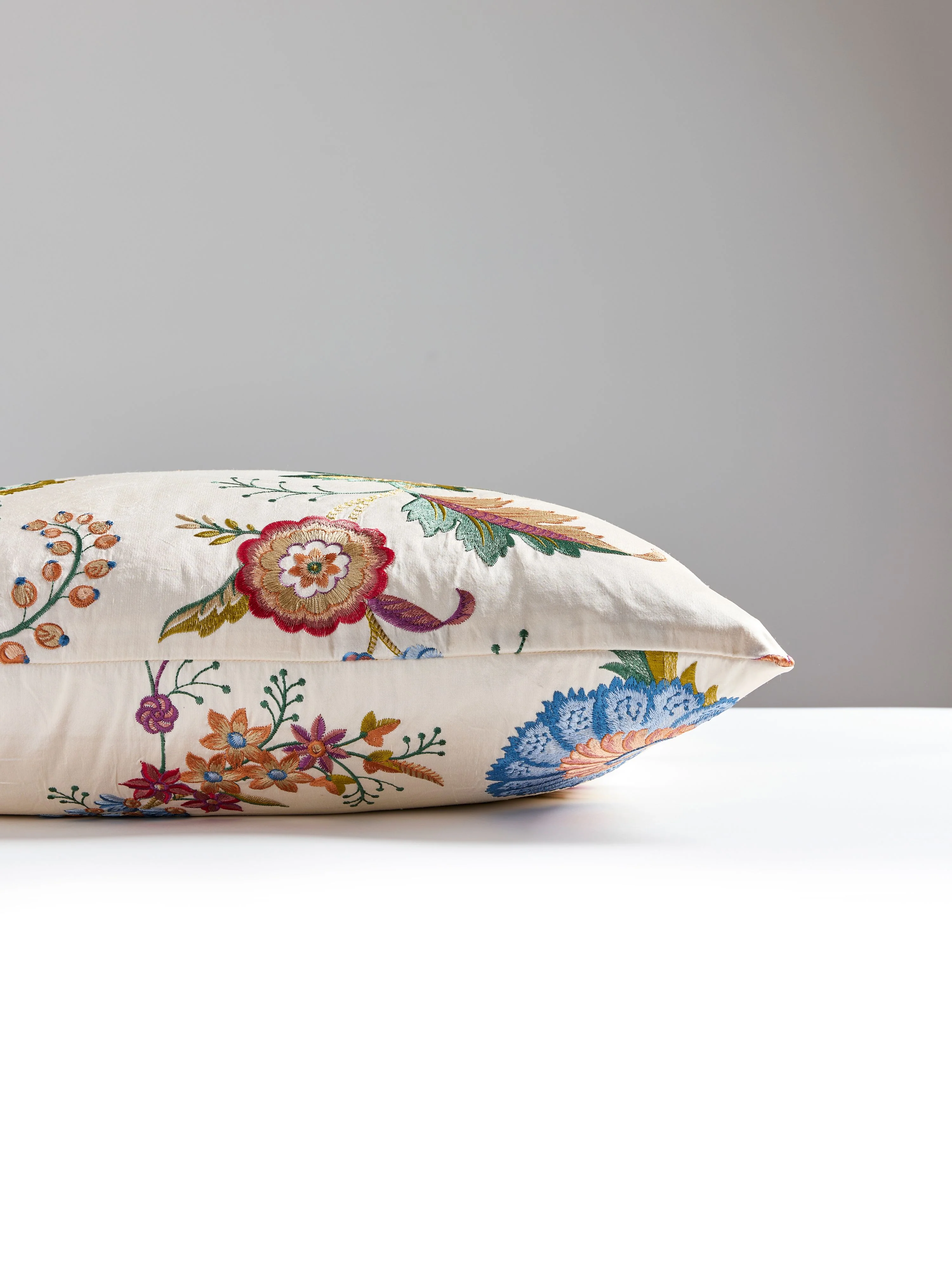 Scalamandre SC 0003SDDK27325 SERAPHINE PILLOW