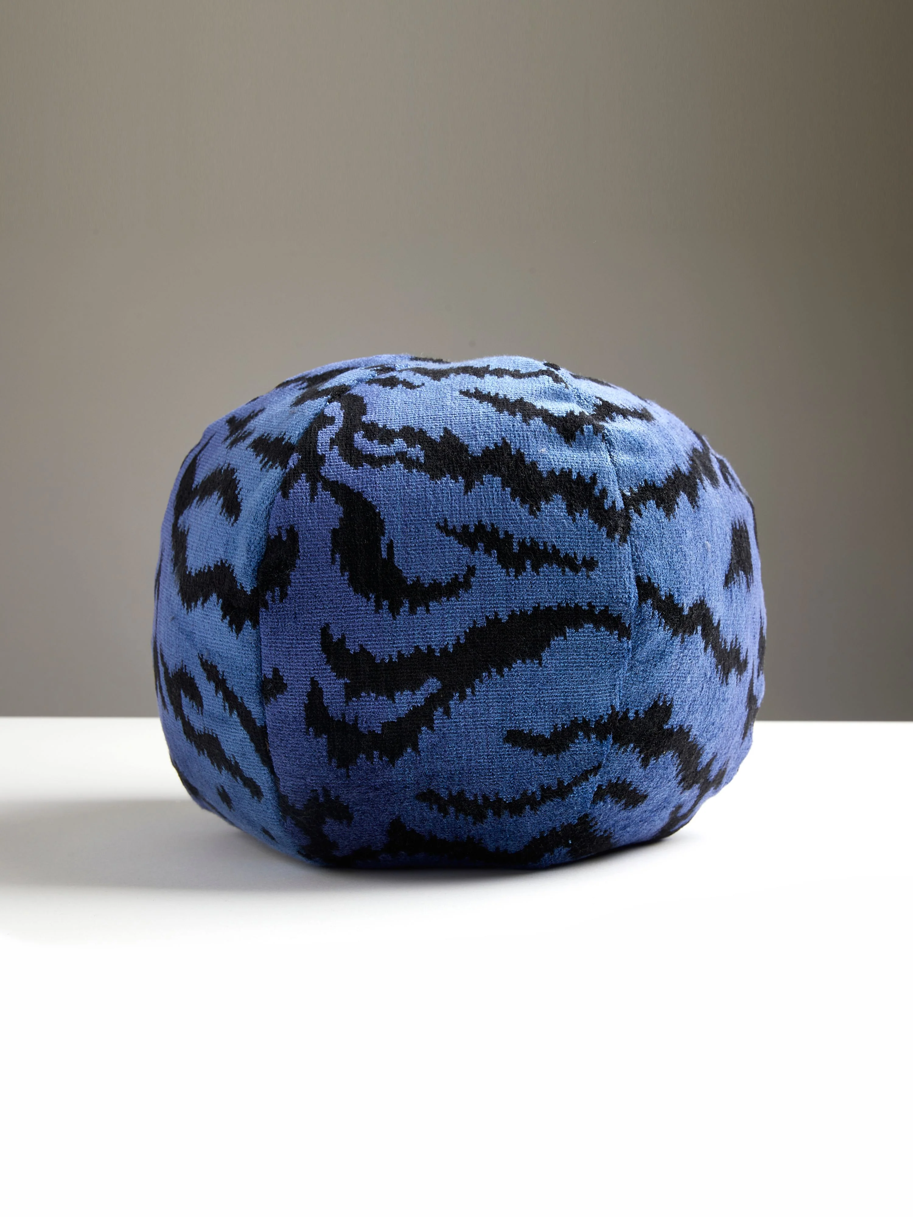 Scalamandre SC 0004STIGRPILL TIGRE SPHERE PILLOW - Image 2
