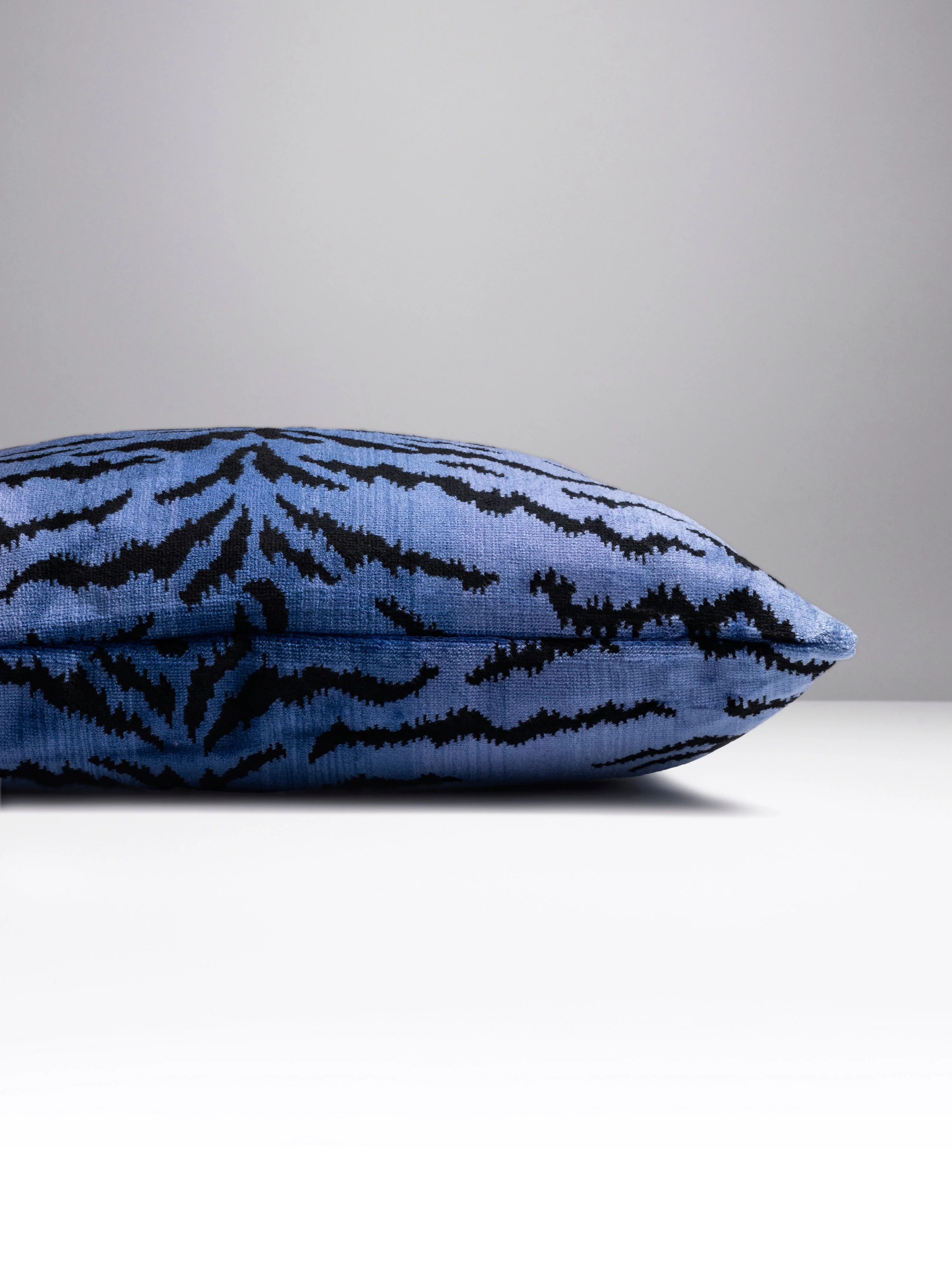 Scalamandre SC 0004TIGRPILL TIGRE PILLOW