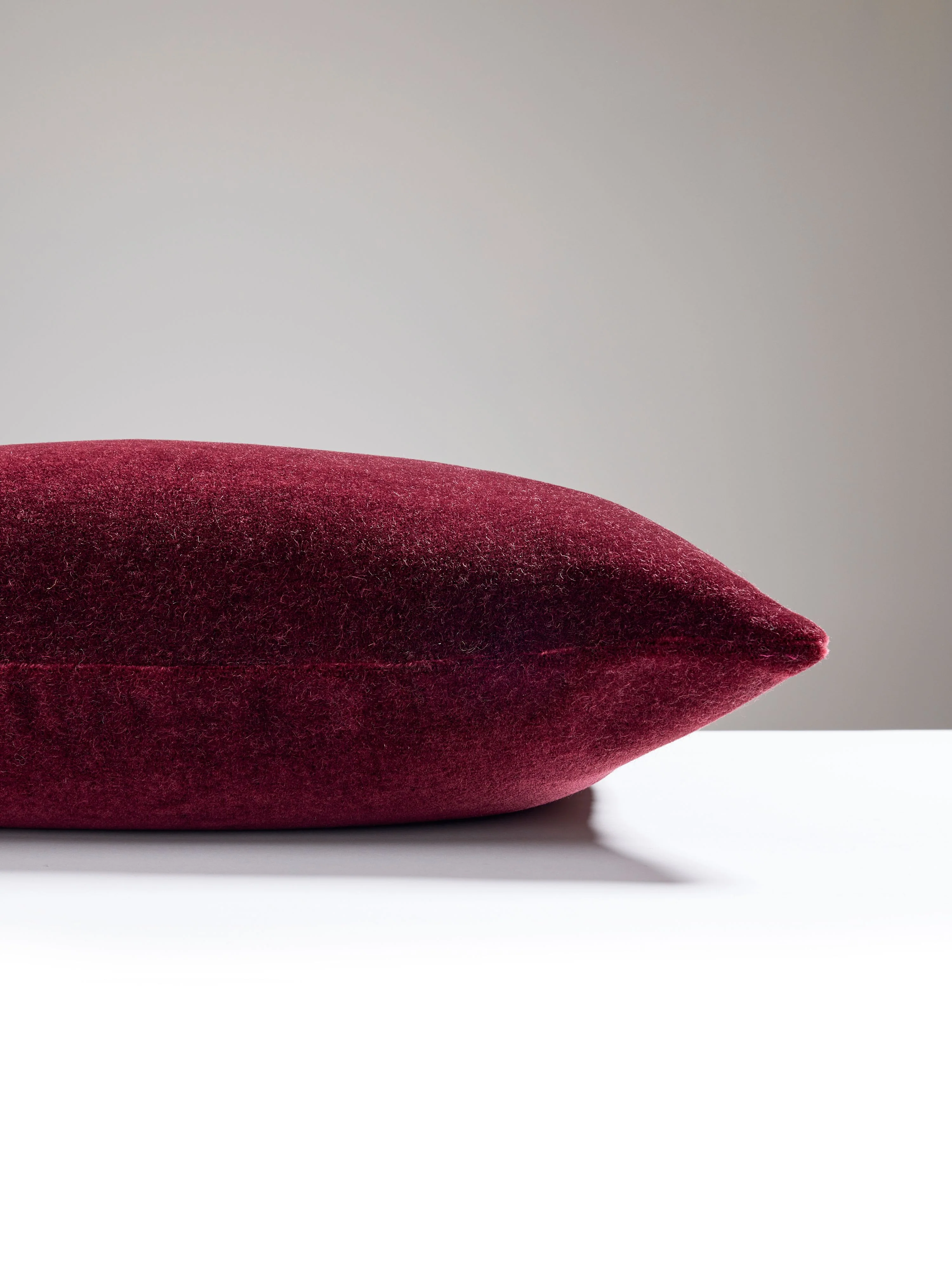 Scalamandre SC 0009SDDKMAKA MAKALU MOHAIR PILLOW