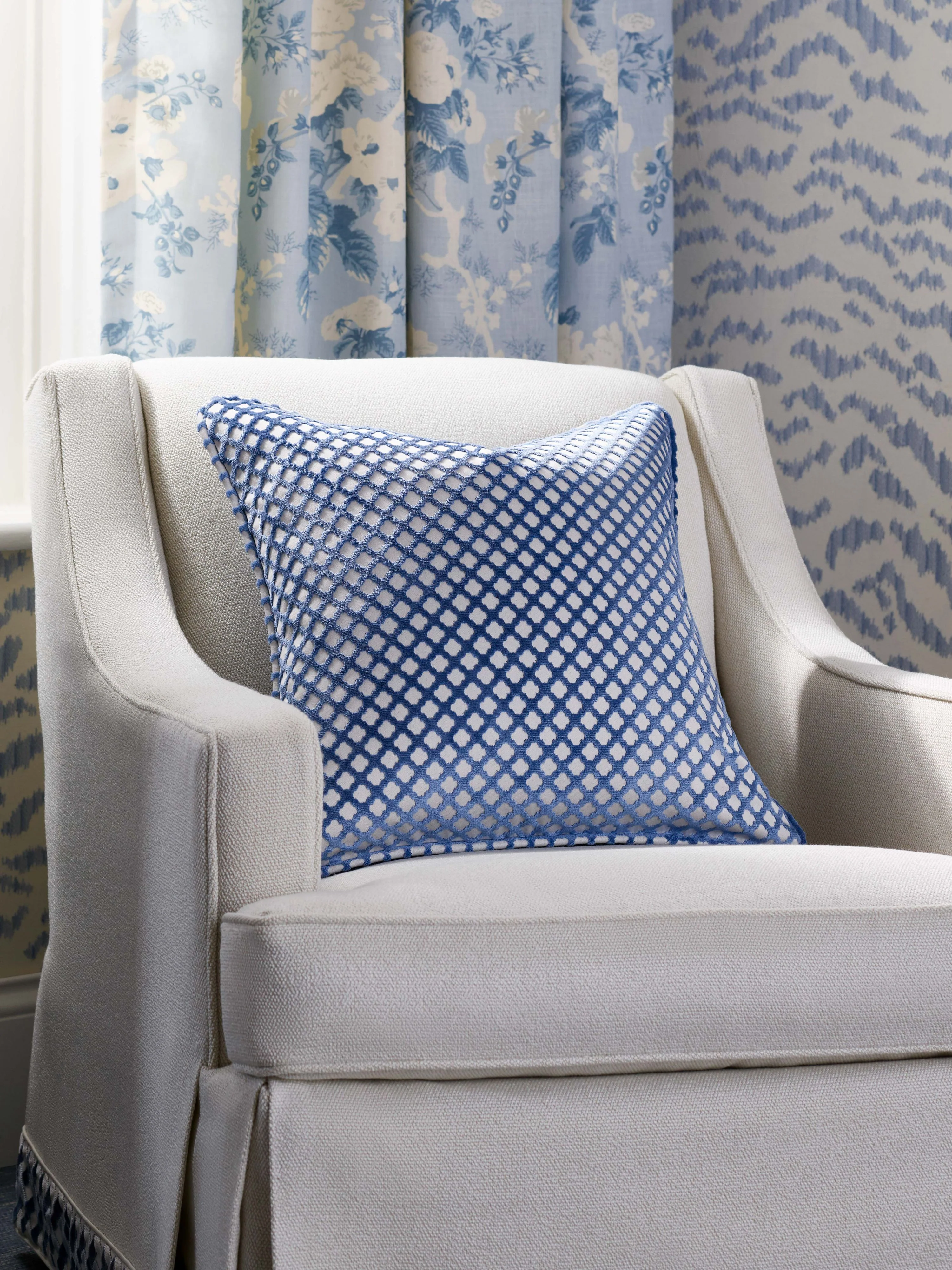 Scalamandre SC 0018POMFPILL POMFRET PILLOW - Image 3