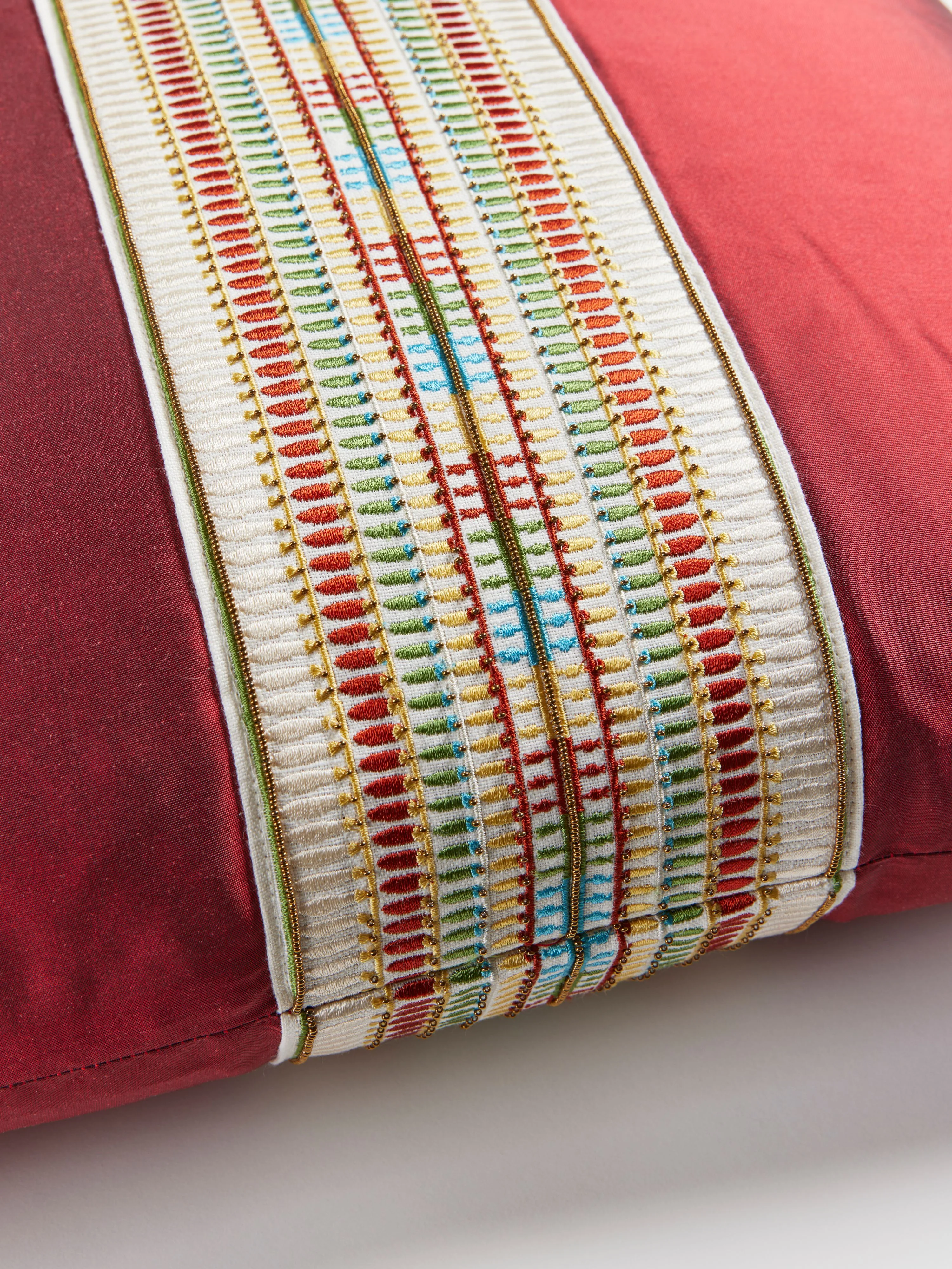 Scalamandre SC 3044SDDTT3336 AMARNA/OLYMPIA TAFFETA PILLOW - Image 2
