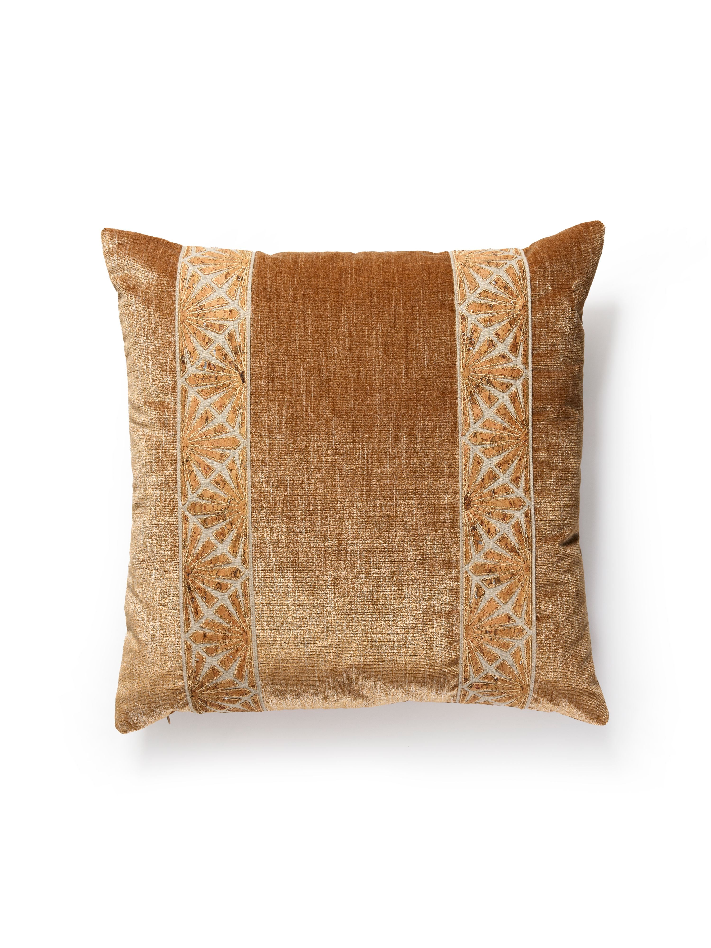 Scalamandre SC 3554SDDTT3338 MILAN/SUPREME VELVET PILLOW - Image 3