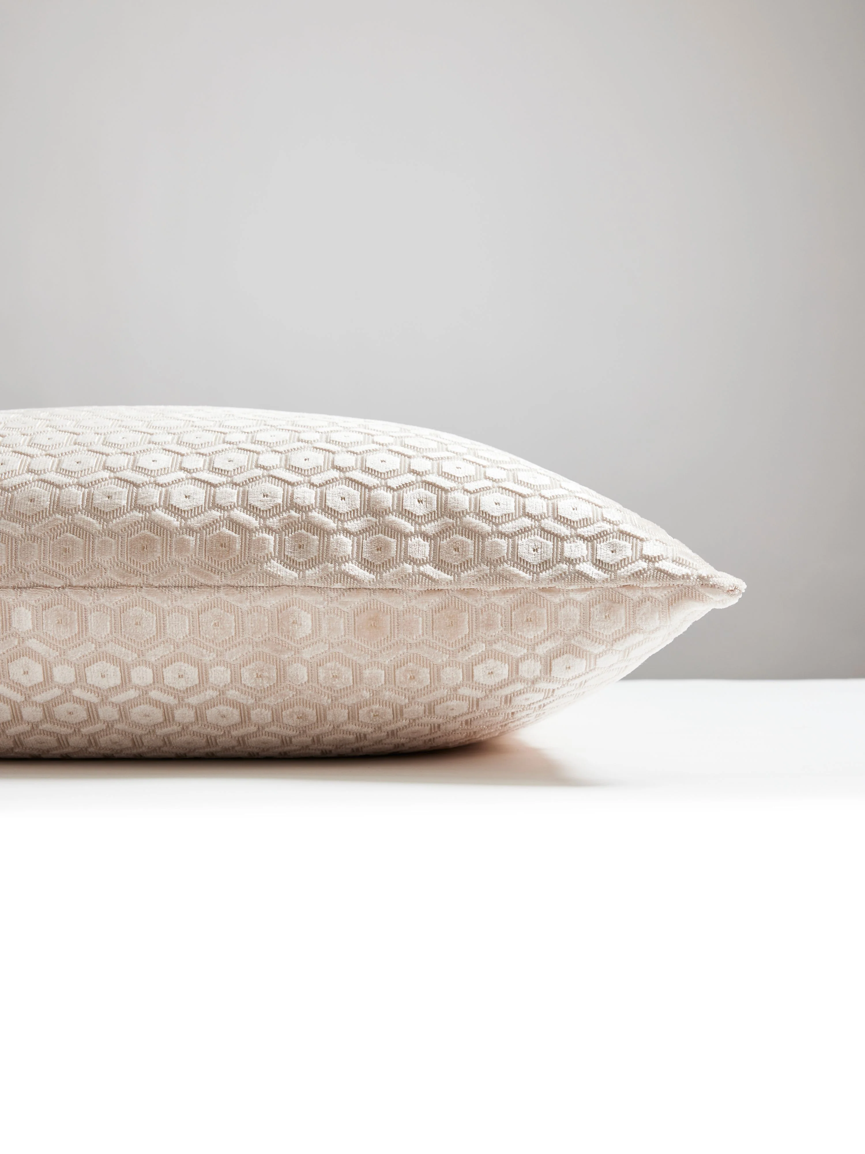 Scalamandre ZS 0002MANEPILL MANETTA PILLOW