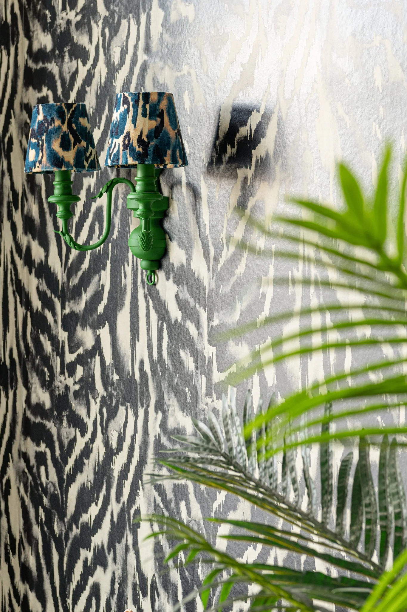 MindtheGap ZEBRATO Nero WP30212 Wallpaper - Image 2